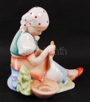 Zsolnay libát tömő lány, kézzel festett, jelzett, hibátlan, m:14 cm, h:16 cm