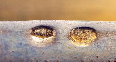 Ezüst (Ag) cigarettatárca geometrikus díszítéssel, jelzett, 12x8 cm, 141,5 g /
Silver cigarette hold...