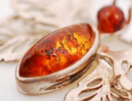 Ezüst (Ag) pillangó formájú kitűző borostyán díszítéssel, jelzett, 11,5 g /
Butterfly, silver brooch...