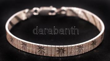 Ezüst (Ag) karkötő két oldalán eltérő díszítéssel, jelzett, h: 18 cm, 11 g /
Silver bracelet, 11 g