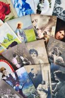 Egy cipősdoboz régi képeslap, főleg virágmotívum és üdvözlőlap, egyéb motívumokkal / mixed pre-1945 collection of greeting cards, floral and festive motives