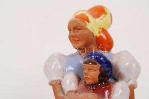 Népviseletes anya és lánya, kézzel festett mázas kerámia, jelzés nélkül, m:19 cm