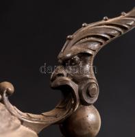 Dekoratív ón boros kancsó, mangán sárga üveggel, m:27 cm