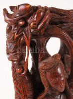 Faragott nemesfa szobor kis hibával, m: 51 cm