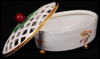 Kézzel festett, áttört régi Hollóházi bonbonniere, apró lepattanással, 17x11 cm