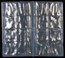 32db érme tárolására alkalmas kék berakóalbum 4x8db-os felosztásban, használt állapotban