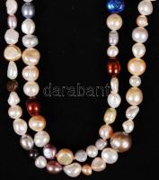 Többszínű tenyésztett gyöngy nyaklánc, h: 88 cm /
Cultured pearl necklace, 88 cm