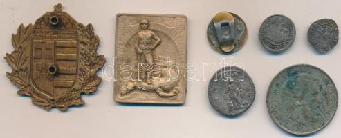 7db-os vegyes tétel közte ezüst pénzekkel, jelvényekkel és plakettel T:vegyes