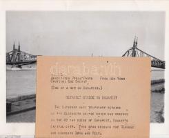 1945 A szétrombolt Szabadság híd, angol szöveggel, pecséttel jelzett, 23x18 cm