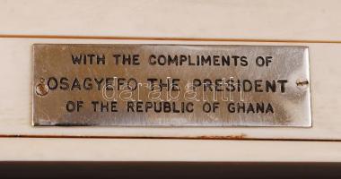 cca 1960 csont dobozka Osagyefo ghánai elnök ajándéka jelzésű táblával (kis repedéssel) / Old ivory ...