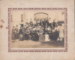 1923 Debrecen, Első Debreceni Textilgyár Részvénytársaság, az üzem és dolgozói, 3 db fotó kartonra kasírozva, feliratozva, fotó 17x12 cm, karton 25x20 cm