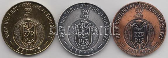 Lengyelország / Varsó 1980. "Hús és Élelmiszeripari Dolgozók Szakszervezete - Testnevelési és Kulturális Tanács / Spartakiada" aranyozott bronz, ezüstözött bronz és bronz díjérem szett dísztokban (45mm) T:2 Poland / Warsaw 1980. "Meat and Food Workers Trade Union in Poland (ZZPPiS) - Council of Physical Culture and Tourism / Spartakiada" gold plated bronze, silver plated bronze and bronze award medals in case (45mm) C:XF