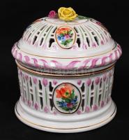 Herendi virágmintás áttört asztali bonbonier, tetején rózsával, apró lepattanással, jelzett, d: 16 cm, m: 16 cm