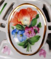 Herendi virágmintás áttört asztali bonbonier, tetején rózsával, apró lepattanással, jelzett, d: 16 c...