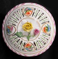 Herendi virágmintás áttört asztali bonbonier, tetején rózsával, apró lepattanással, jelzett, d: 16 c...