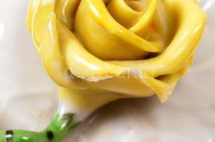 Herendi virágmintás áttört asztali bonbonier, tetején rózsával, apró lepattanással, jelzett, d: 16 c...