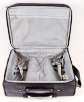 American Tourist márkájú repülőtéri fedélzeti húzós bőrönd jó állapotban