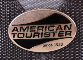 American Tourist márkájú repülőtéri fedélzeti húzós bőrönd jó állapotban