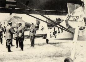 3 db vegyes motívumlap; Hitler, egy régi katonai fotó / 3 mixed motive cards; Hitler, one old milita...