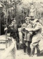 3 db vegyes motívumlap; Hitler, egy régi katonai fotó / 3 mixed motive cards; Hitler, one old milita...