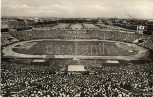 21 db MODERN magyar és külföldi városképes lap; stadionok (német, olasz és román) / 21 modern Hungarian and foreign town-view postcards; stadiums (German, Italian and Romanian)