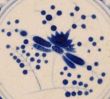 Zsolnay süteményes nagy tál, máz alatti kékkel festett növényi motívumokkal, alján apró lepattanások...