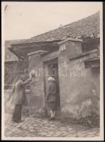 cca 1918/cca 1930 Kerny István (1879-1963): Tabáni búcsú, pecséttel jelzett vintage fotó, 11x8,5 cm