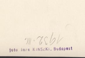 1932 Kinszki Imre (1901-1945): Irodában, pecséttel jelzett vintage fotó, 17x12 cm