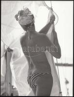 cca 1980 Fáth Péter: Vitorlabontás, vintage fotóművészeti alkotás feliratozva, 24x18 cm