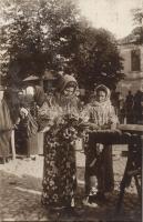 Romanian women, folklore