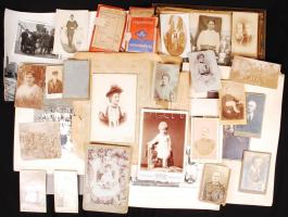 cca 1870-1930 Nagyrészt nagyméretű fotókat és sok vizitkártyát tartalmazó fotó tétel