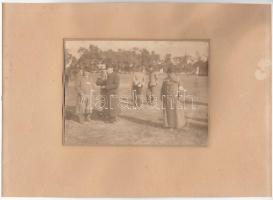 cca 1900-1910 Kozmann és Tsa pecséttel jelzett vintage  felvétele egy debreceni eseményről, kartonra ragasztva, képméret 11x14 cm, karton 20x27 cm