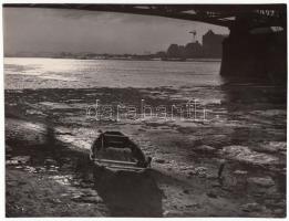 1940 Vadas Ernő (1899-1962): Dunai látkép, pecséttel, aláírással jelzett vintage fotó, publikálva a Hungária Magazinban és az Új Magazinban, 17x23 cm