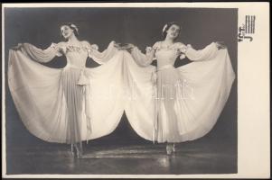 cca 1930-1940 Szentes Photo Salon (Budapest): Balett-táncos lányok műtermi fotója, 12x18 cm