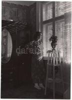 1939 Korschelt Miklós (1900-1982): Reggeli napsugár, feliratozott vintage fotóművészeti alkotás, szerzői pecséttel, 23x17 cm