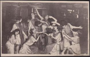 cca 1930 A Szentpál-iskola növendékeinek élőképe, fotólap, 8,5x13 cm