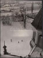 cca 1950-1960 Kotnyek Antal (1921-1990): Át a templom téren, 17x12 cm