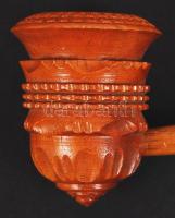 Faragott fa pipa, h:14,5 cm