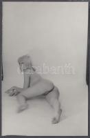 cca 1970-1980 Erotikus fénykép műteremben, 14x9 cm / cca 1970-1980 Erotic photo, 14x9 cm