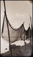 1959 Juhász Albin: Halászhálók, pecséttel jelzett vintage fotóművészeti alkotás a szerző hagyatékából, 37x21 cm