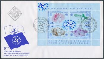 NATO motive 45 FDC, occasional cover etc. NATO motívum 45 db FDC, alkalmi levél stb. jobbakkal