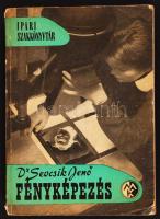 Dr. Sevcsik Jenő: Fényképezés (Eszközök és eljárások). Bp., 1959, Műszaki Könyvkiadó. Kiadói papírkötés, kissé kopottas állapotban.