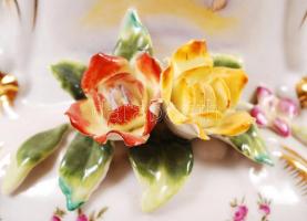 Rauenstein díszváza virágszirmokkal, kézzel festett, jelzett, alig észrevehető lepattanásokkal, m:27...