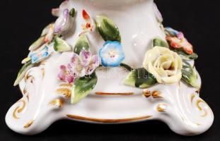 Rauenstein díszváza virágszirmokkal, kézzel festett, jelzett, alig észrevehető lepattanásokkal, m:27...