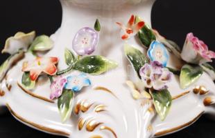 Rauenstein díszváza virágszirmokkal, kézzel festett, jelzett, alig észrevehető lepattanásokkal, m:27...