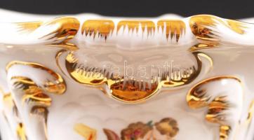 Rauenstein díszváza virágszirmokkal, kézzel festett, jelzett, alig észrevehető lepattanásokkal, m:27...