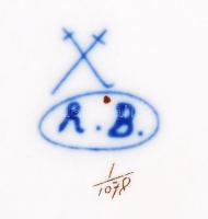 Rauenstein díszváza virágszirmokkal, kézzel festett, jelzett, alig észrevehető lepattanásokkal, m:27...