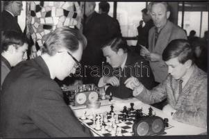 cca 1950-1960 Liebman fotó(Szeged): Sakkozók, hátoldalon feliratozva, 11x17 cm