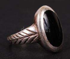 Régi ezüst (Ag.) gyűrű, szintetikus kővel, jelzett, mérete: 49 bruttó: 3.6 g