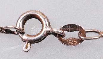 Régi ezüst (Ag) nyaklánc, medáljában sérült kővel, jelzett, bruttó: 10,4 g